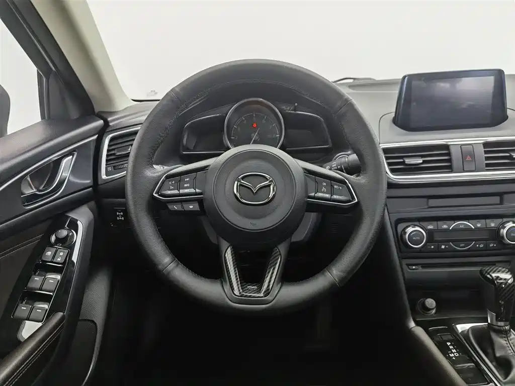 Mazda 3 Axela 2018 — фото 11
