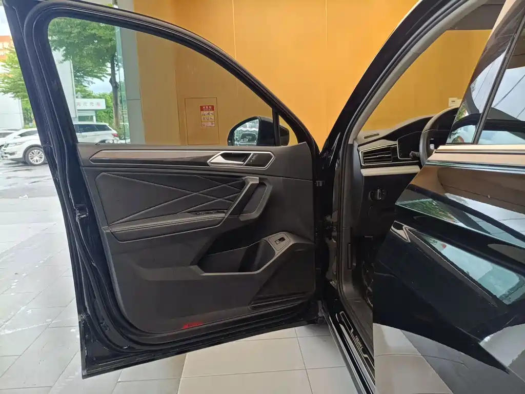 Volkswagen Tiguan L 2022