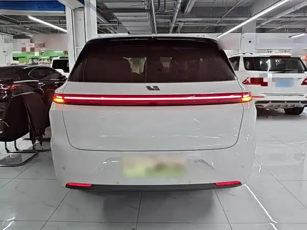 Li Auto L6 2025