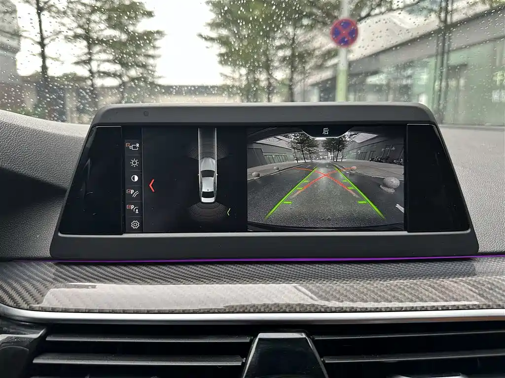 BMW 5 Series 2018 — фото 13