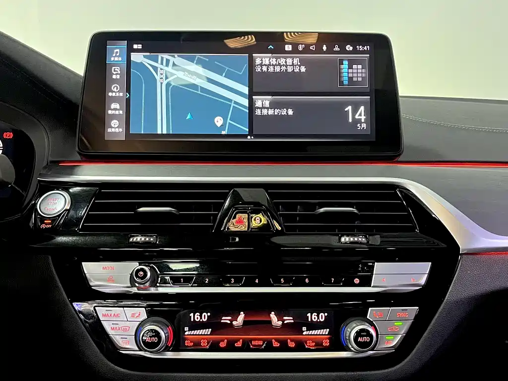 BMW 5 Series 2023 — фото 10