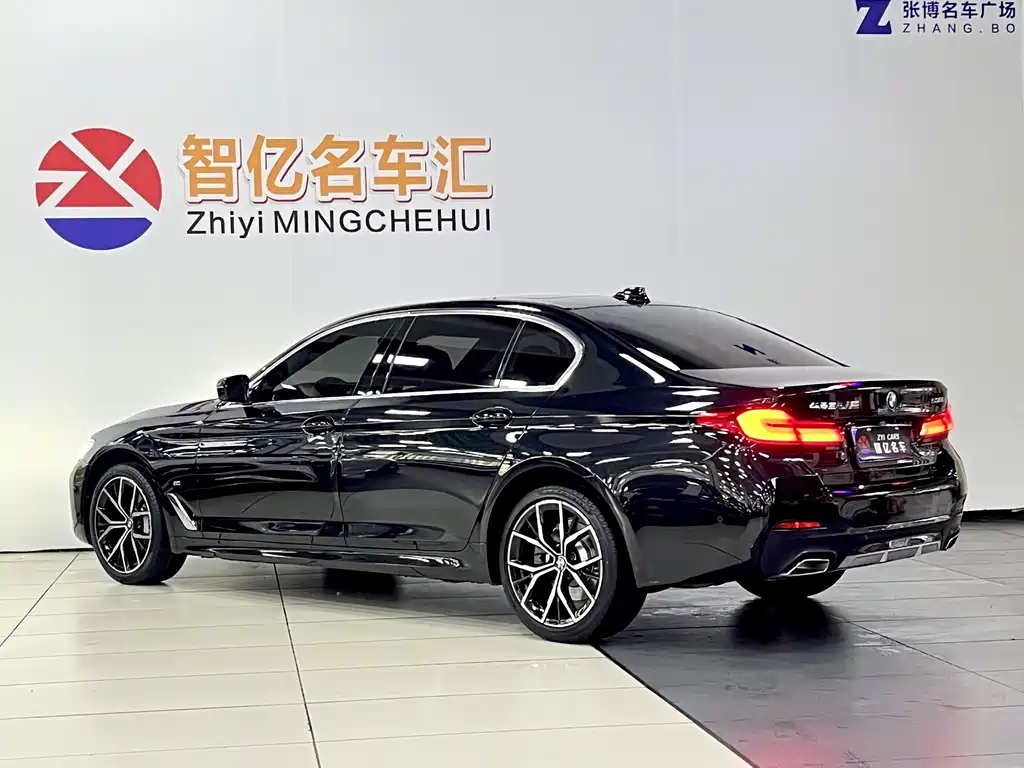 BMW 5 Series 2023 — фото 12