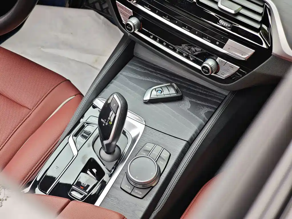 BMW 5 Series 2021 — фото 11