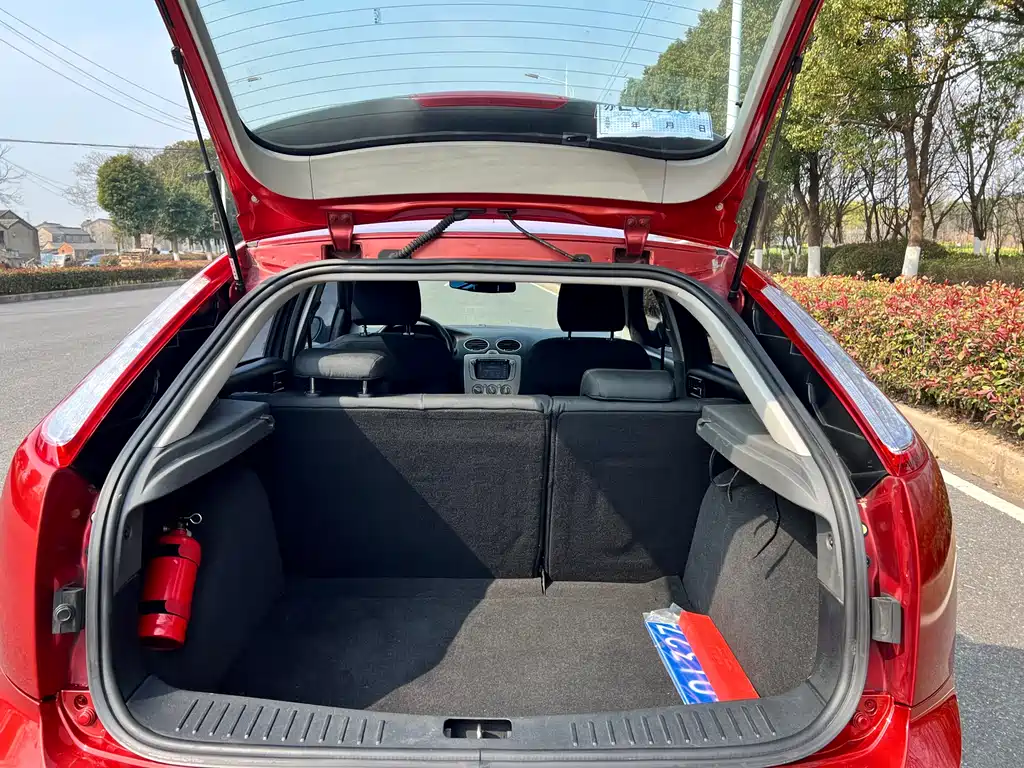 Ford Focus 2015 — фото 10