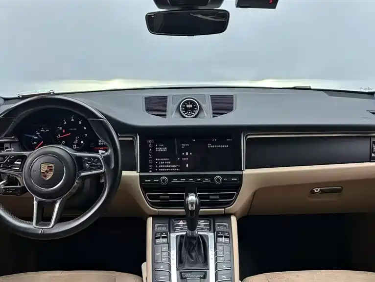 Porsche Macan 2019 — фото 10