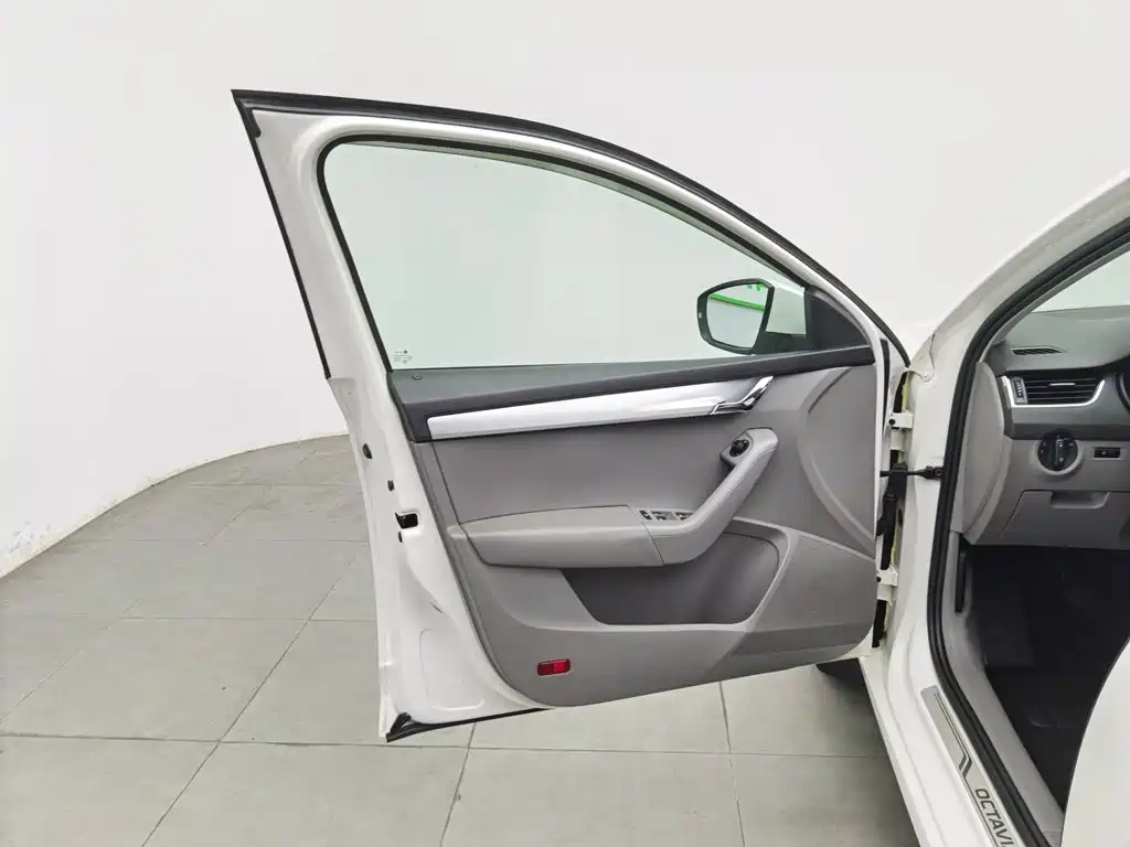 Skoda Octavia 2015 — фото 8