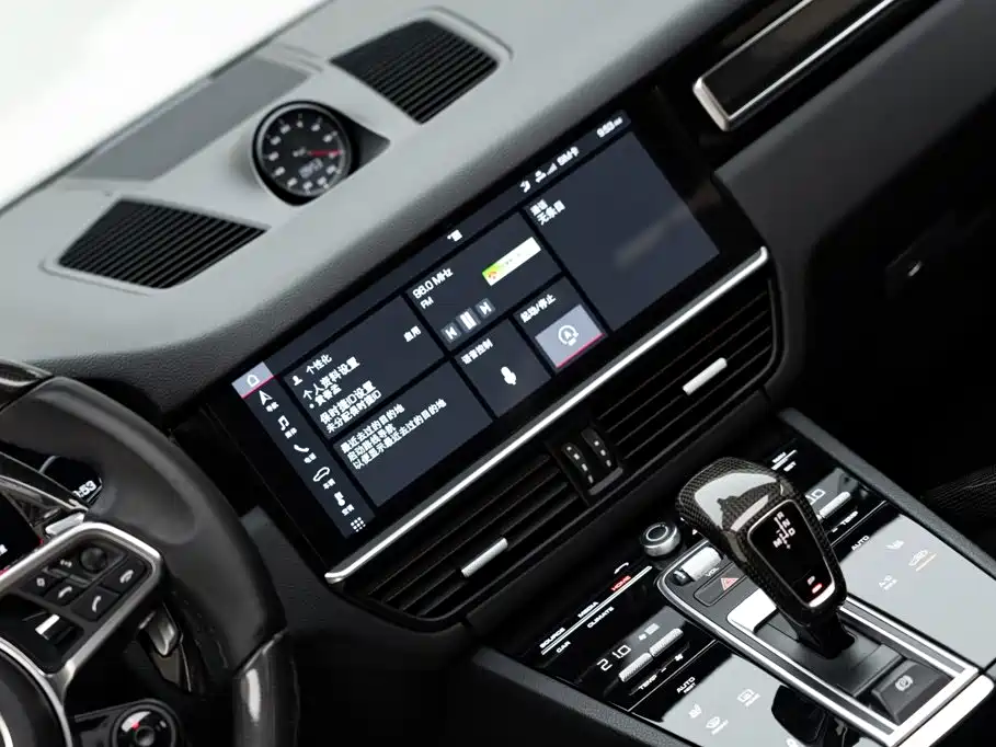 Porsche Cayenne 2019 — фото 13