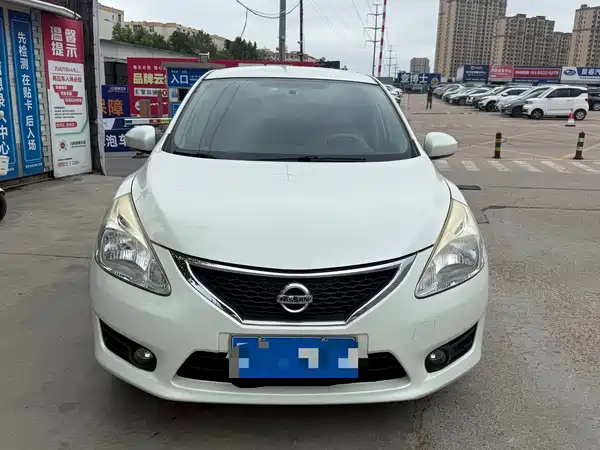 Nissan Tiida 2014