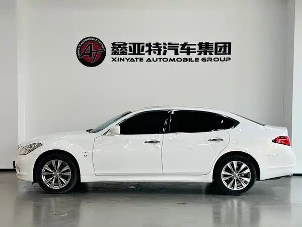 Infiniti Q70 2015