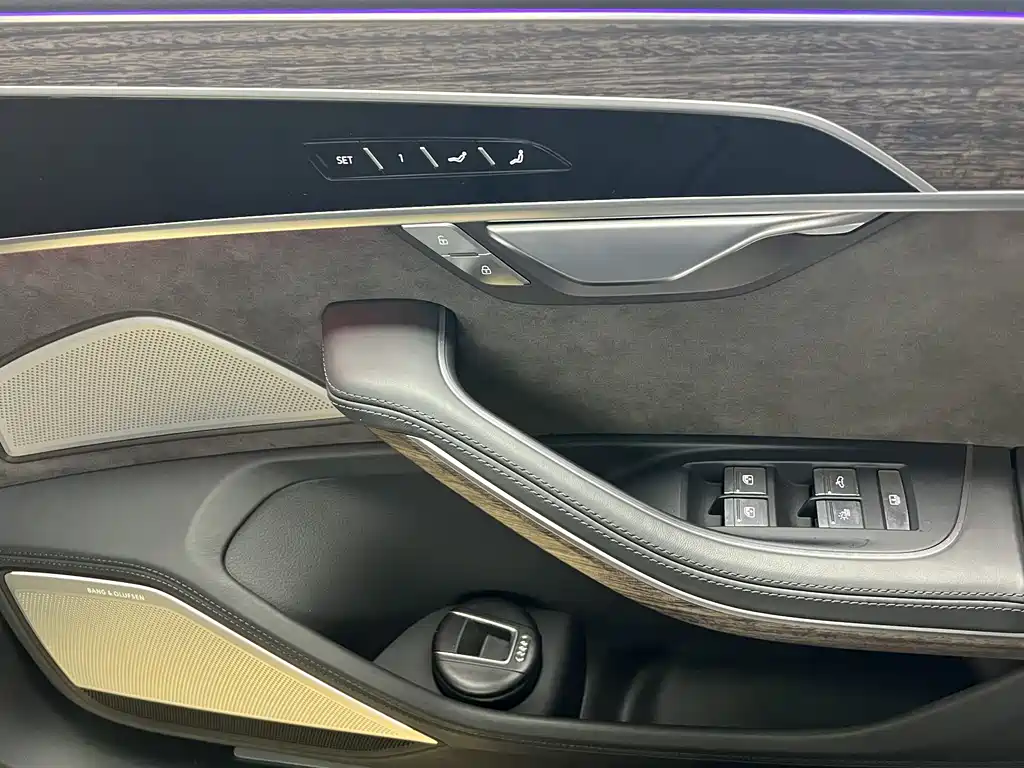 Audi A8 2021 — фото 36