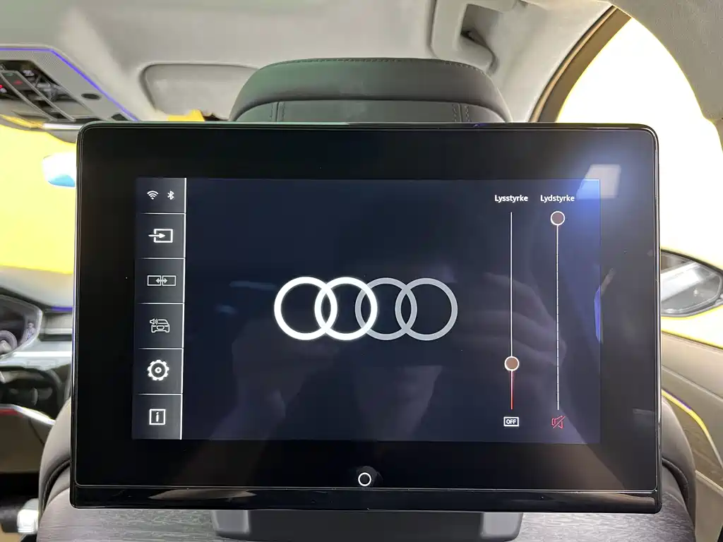 Audi A8 2021 — фото 39