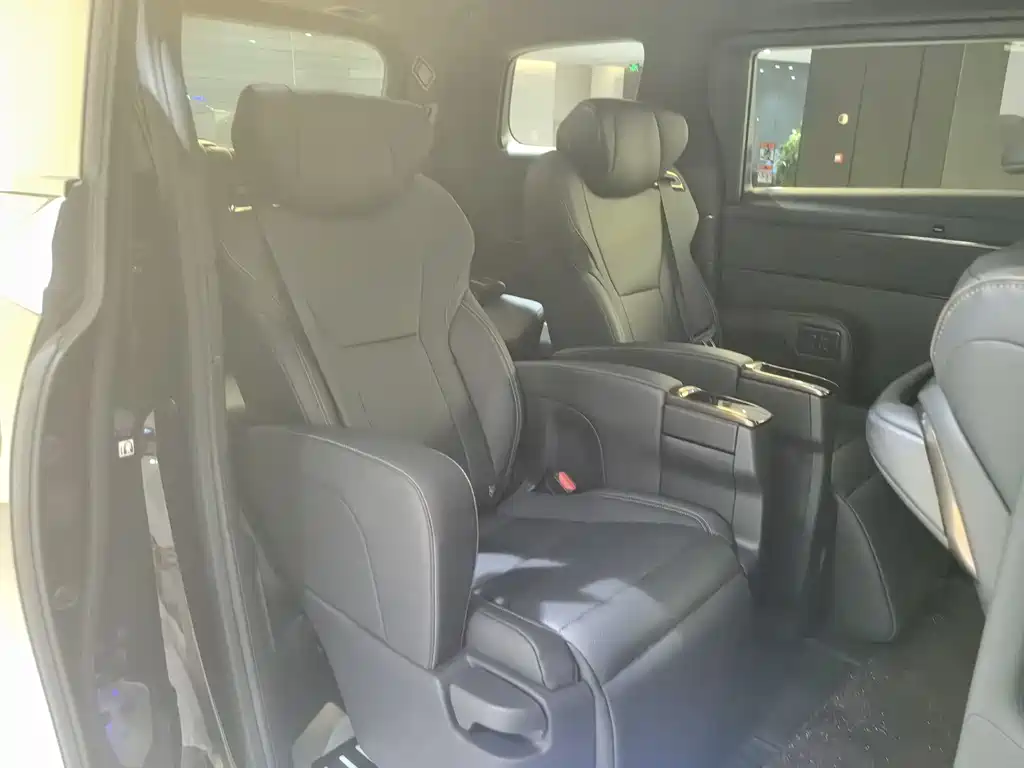 Toyota Alphard 2025 — фото 13