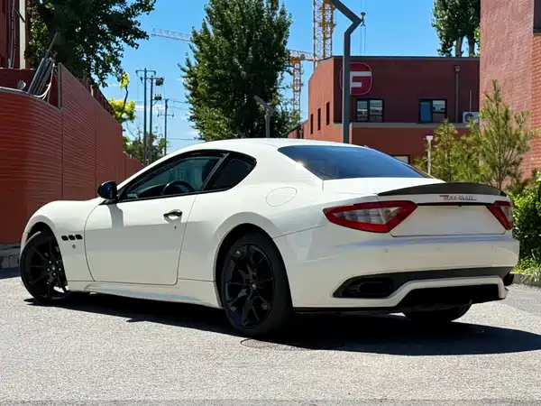 Maserati Granturismo 2013