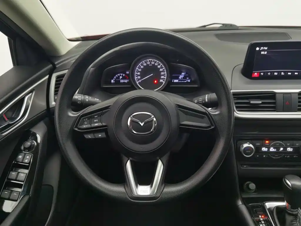 Mazda 3 Axela 2018 — фото 11