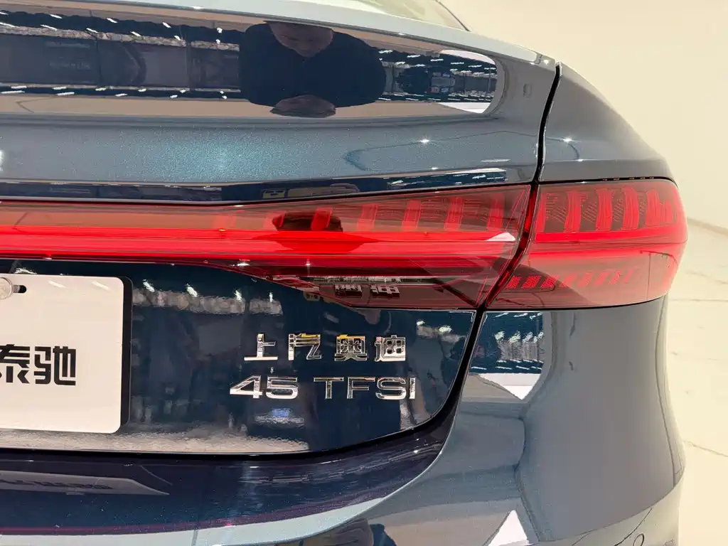 Audi A7L 2023 — фото 10