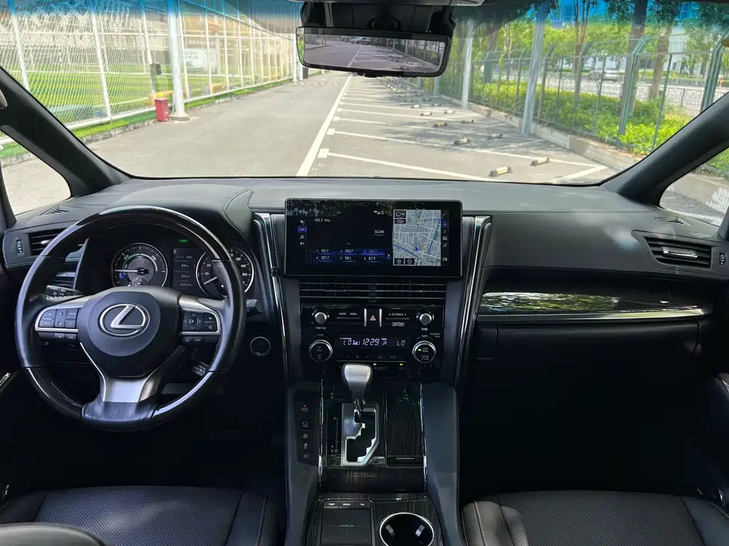 Lexus LM 2020 — фото 18