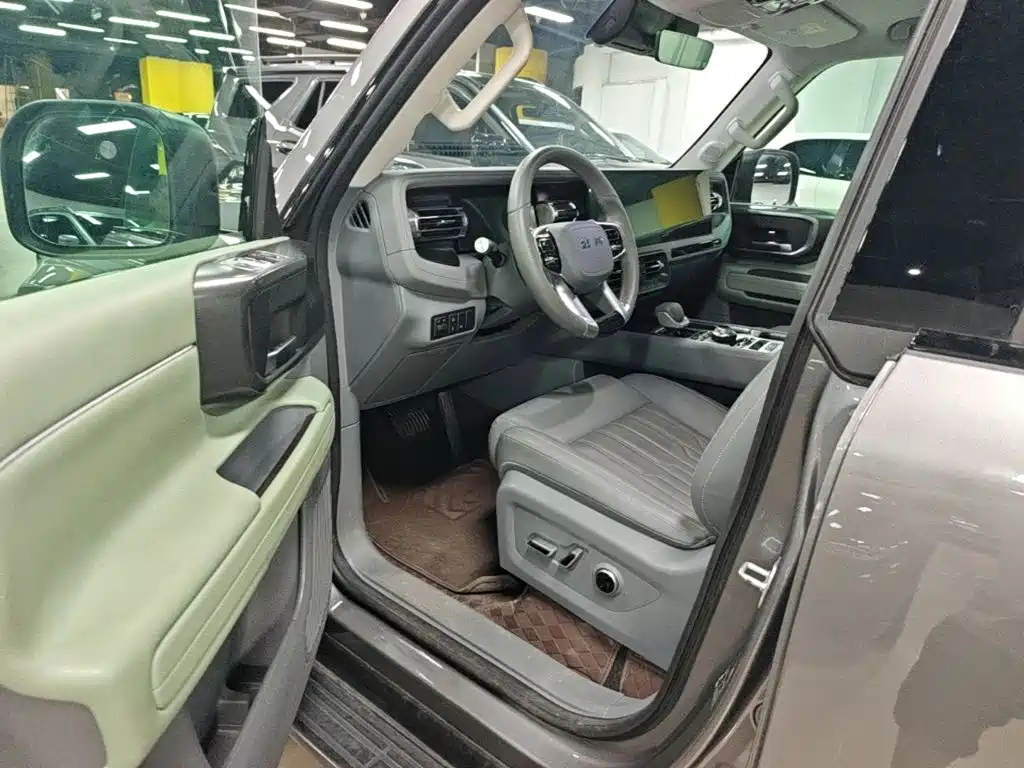 BAIC BJ40 2025 — фото 16