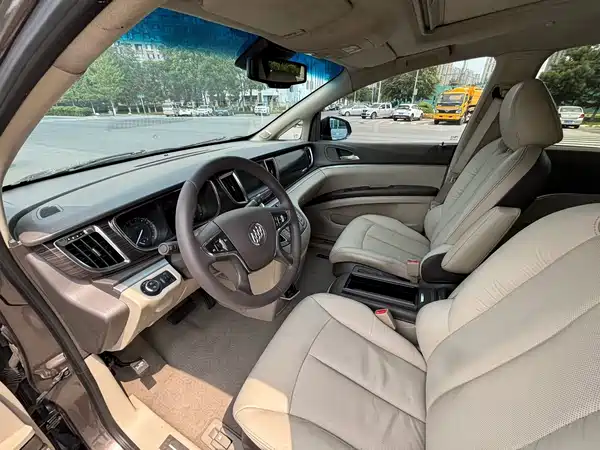 Buick GL8 2011