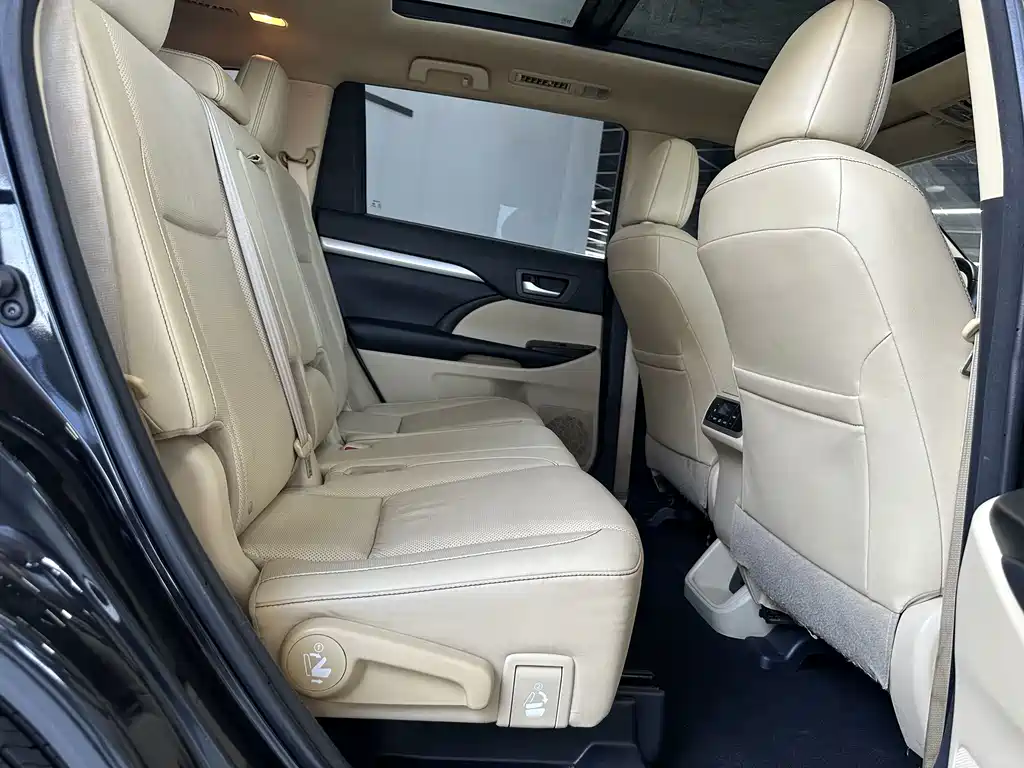 Toyota Highlander 2018 — фото 16