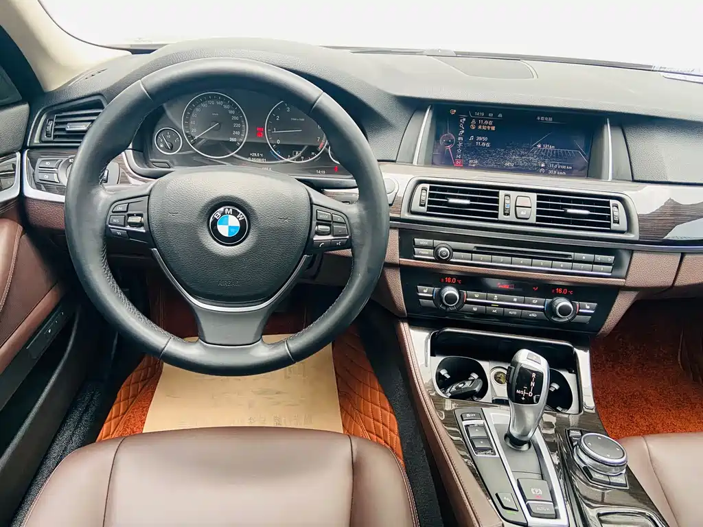 BMW 5 Series 2015 — фото 15