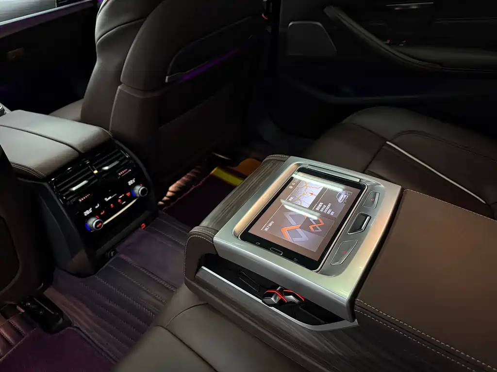 BMW 5 Series 2020 — фото 17