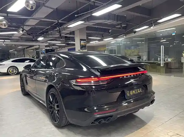 Porsche Panamera 2022