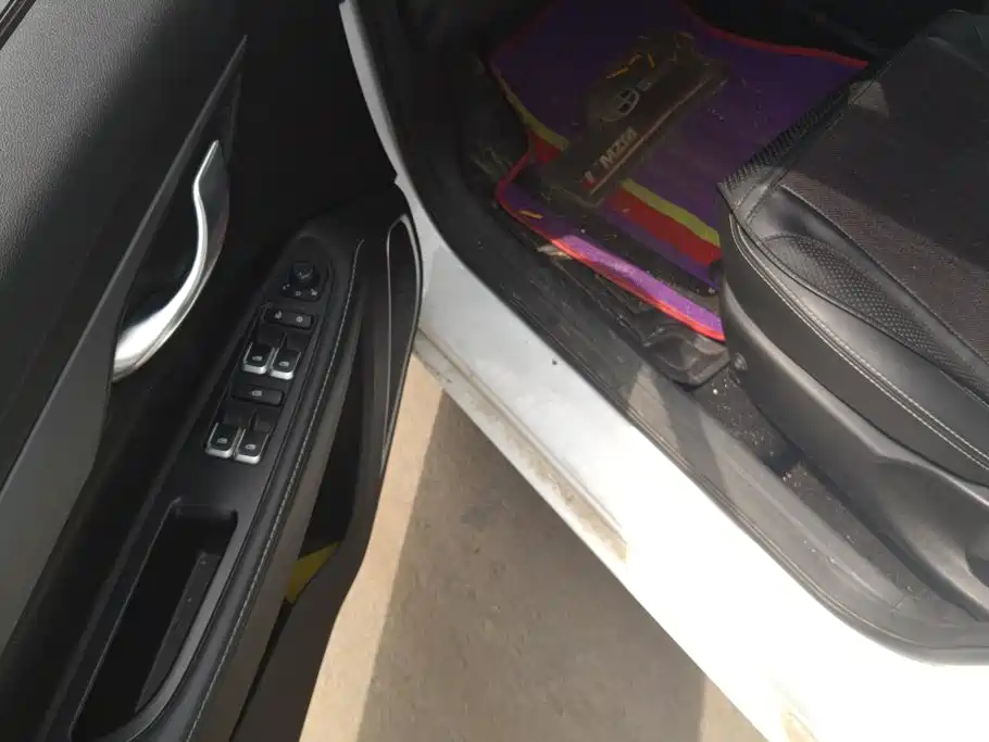 Geely Emgrand 2022