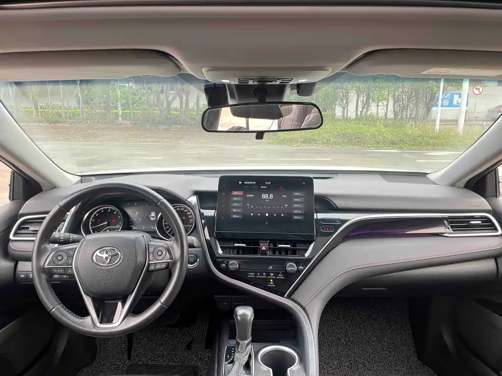 Toyota Camry 2023 — фото 10