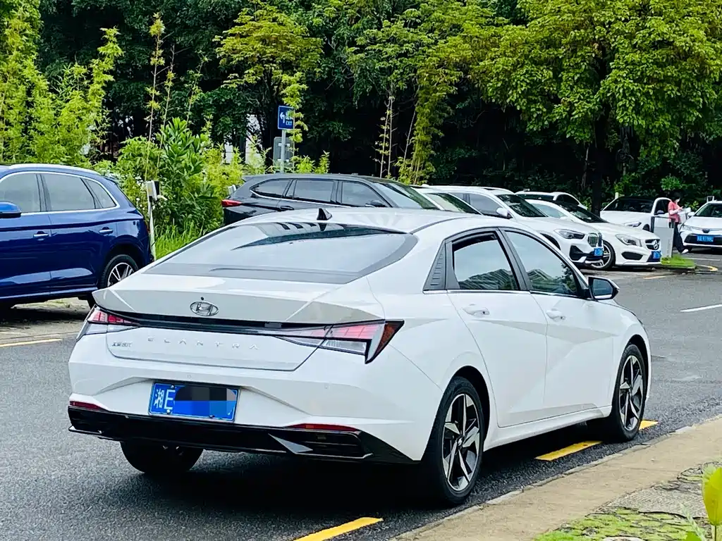 Hyundai Elantra 2022