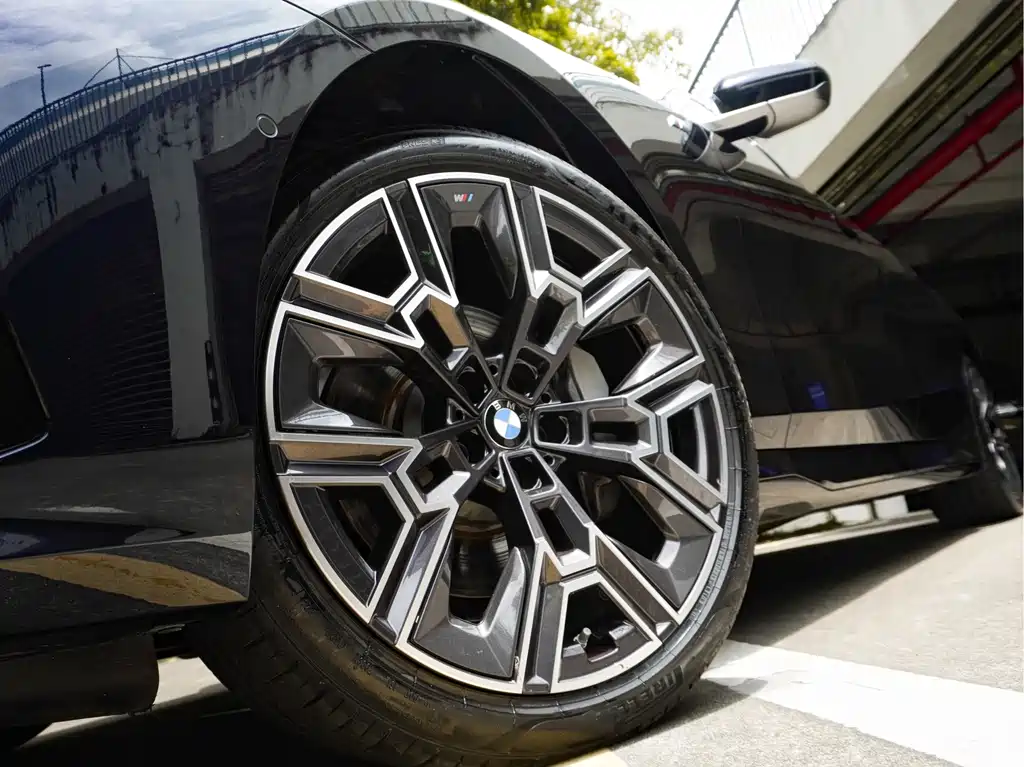BMW 5 Series 2025