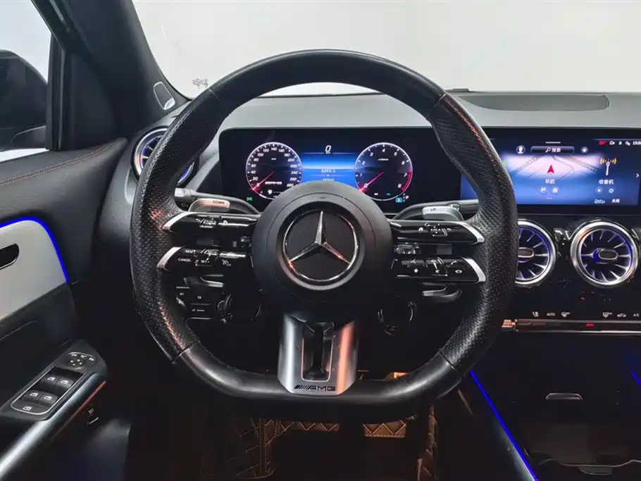 Mercedes-Benz GLA AMG 2024 — фото 15