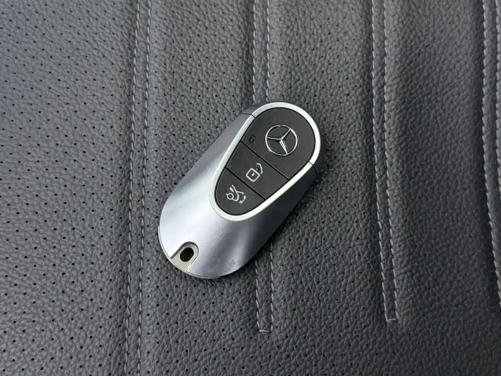 Mercedes-Benz C-Class 2023 — фото 13