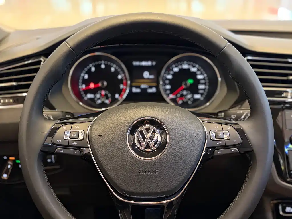 Volkswagen Tiguan L 2018 — фото 17
