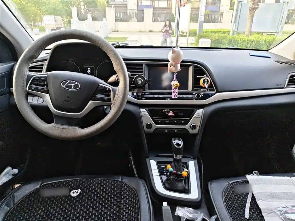 Hyundai Elantra 2017 — фото 13