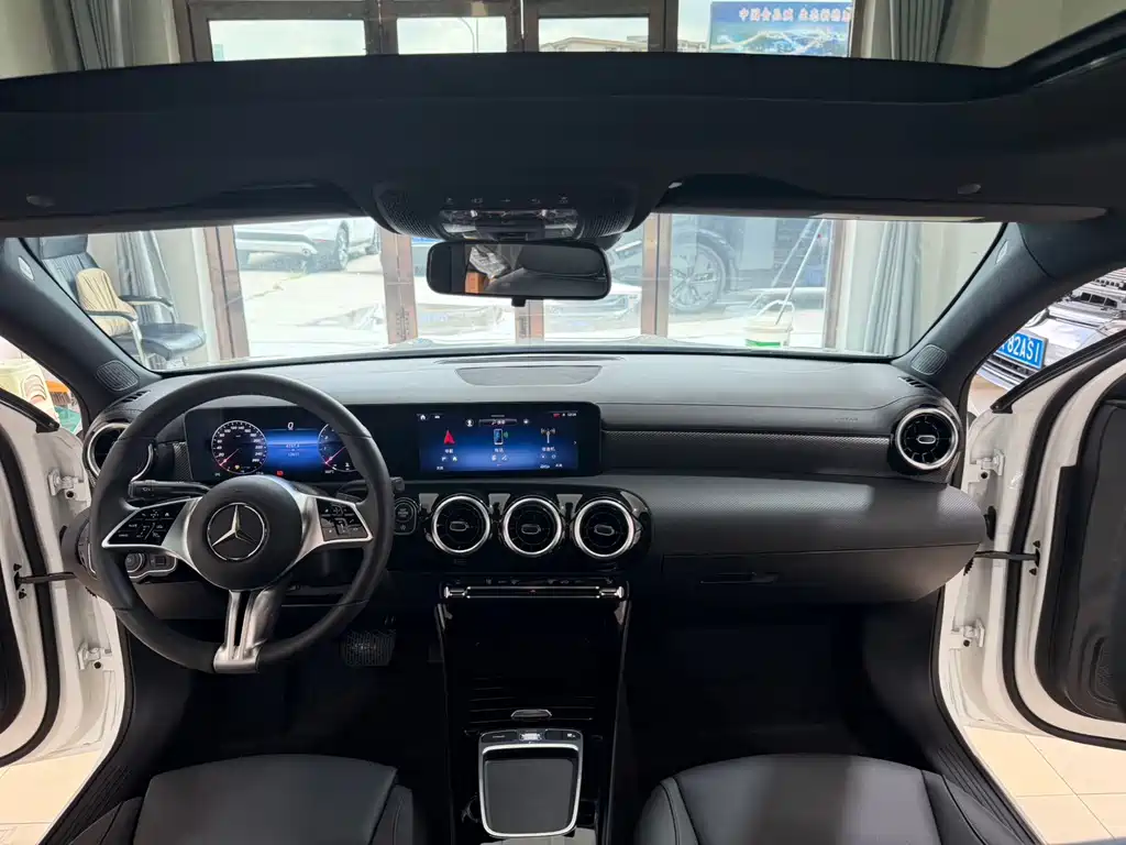 Mercedes-Benz A-Class 2023 — фото 24