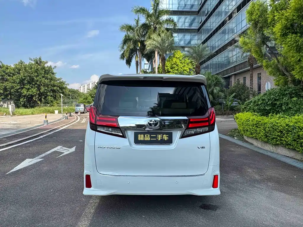 Toyota Alphard 2017 — фото 13