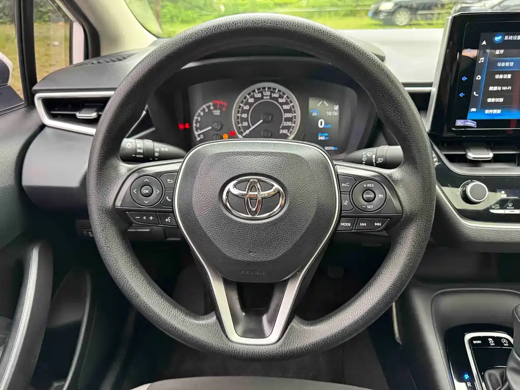 Toyota Corolla 2023 — фото 13