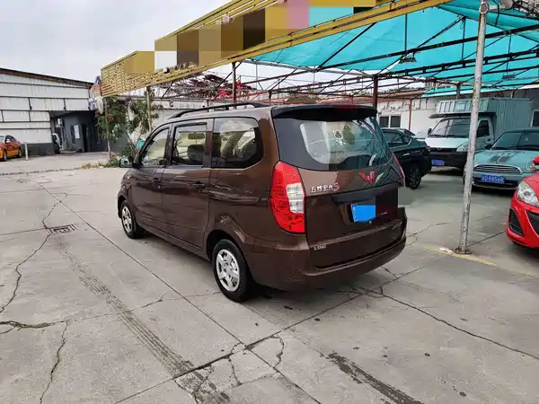 Wuling Hongguang 2017