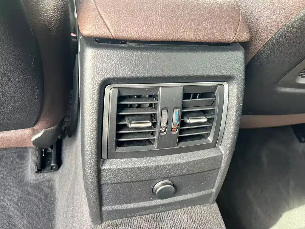 BMW 3 Series 2018 — фото 14