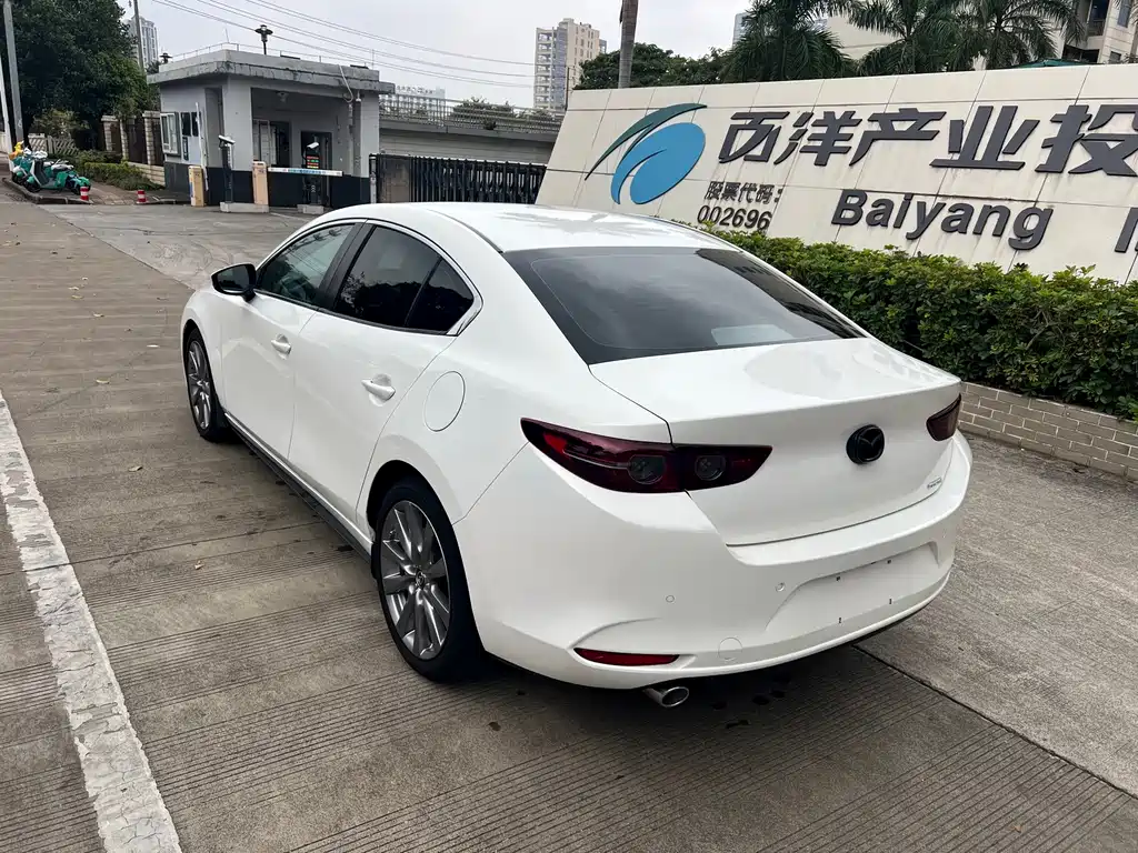 Mazda 3 Axela 2020 — фото 13