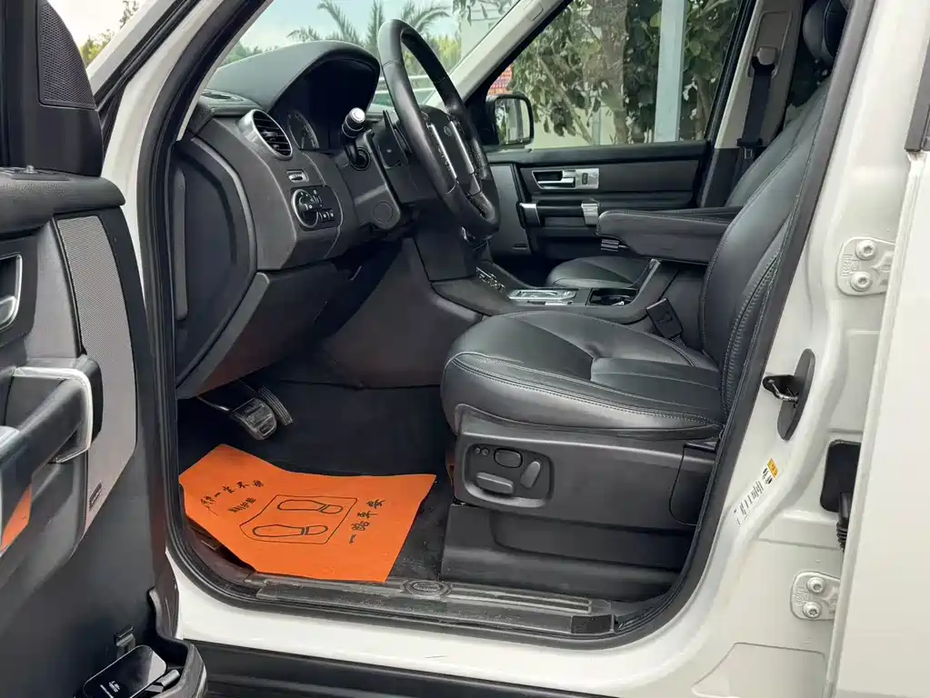 Land Rover Discovery 2015 — фото 12