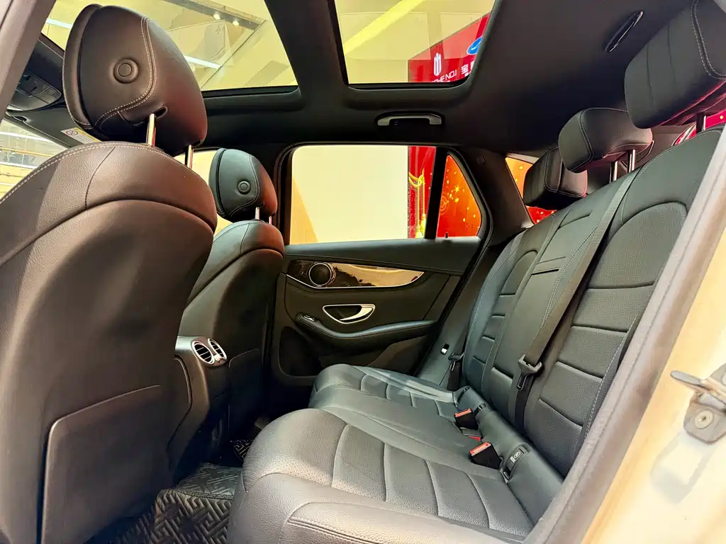 Mercedes-Benz GLC 2018 — фото 15