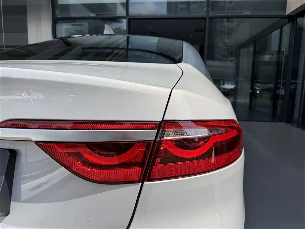 Jaguar XFL 2026 — фото 15