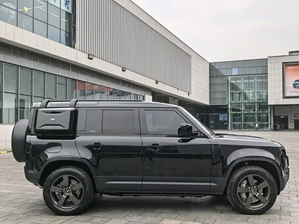 Land Rover Defender 2020 — фото 17