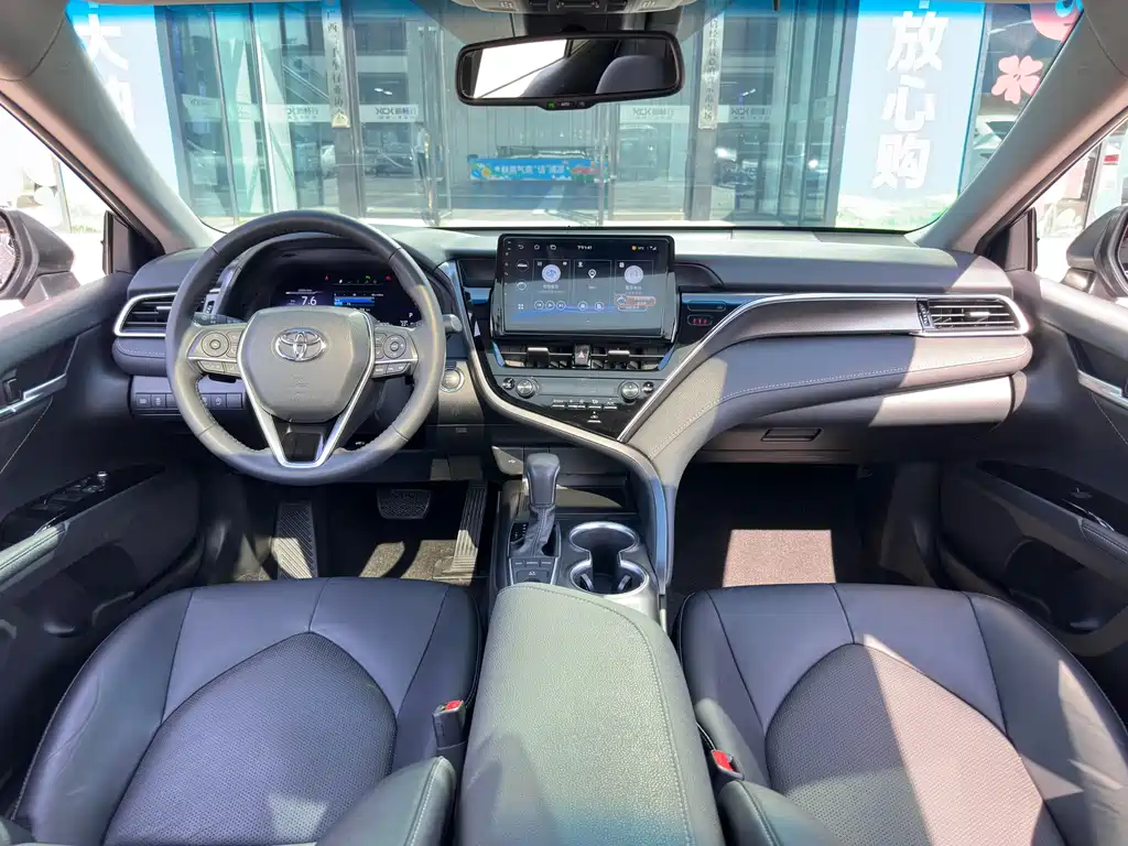 Toyota Camry 2022 — фото 14