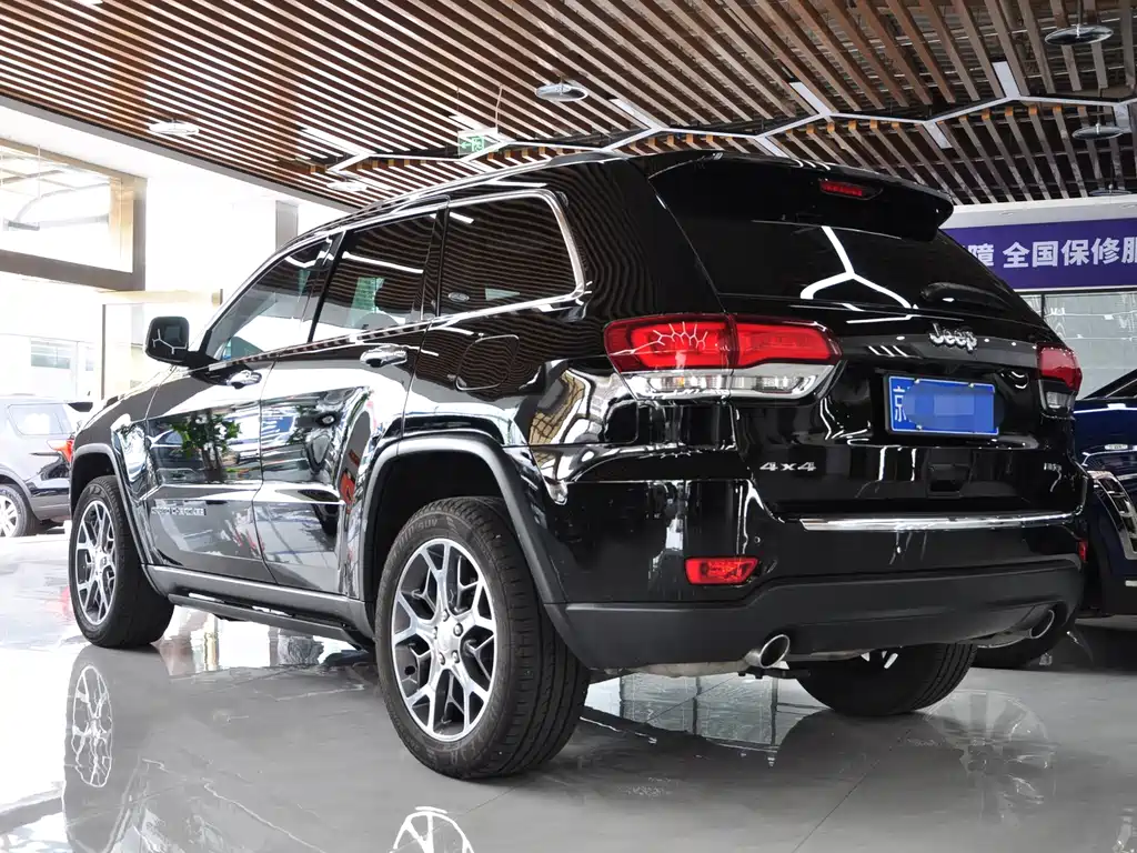 Jeep Grand Cherokee 2022 — фото 3