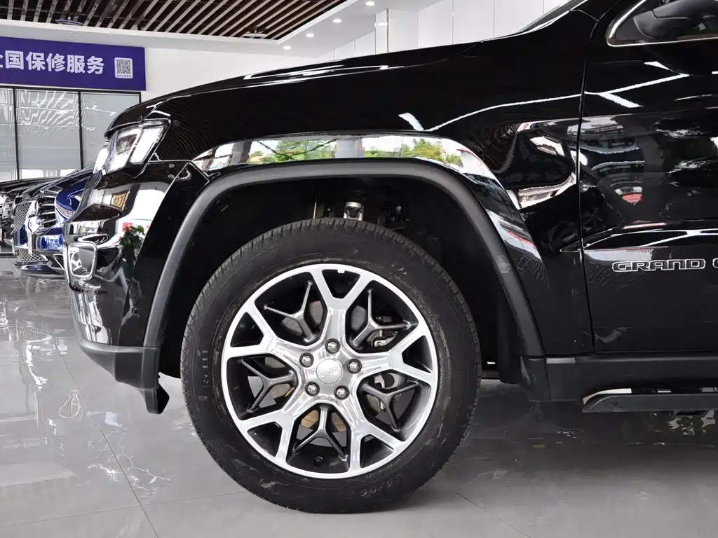 Jeep Grand Cherokee 2022 — фото 15