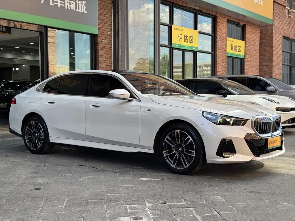 BMW 5 Series 2024