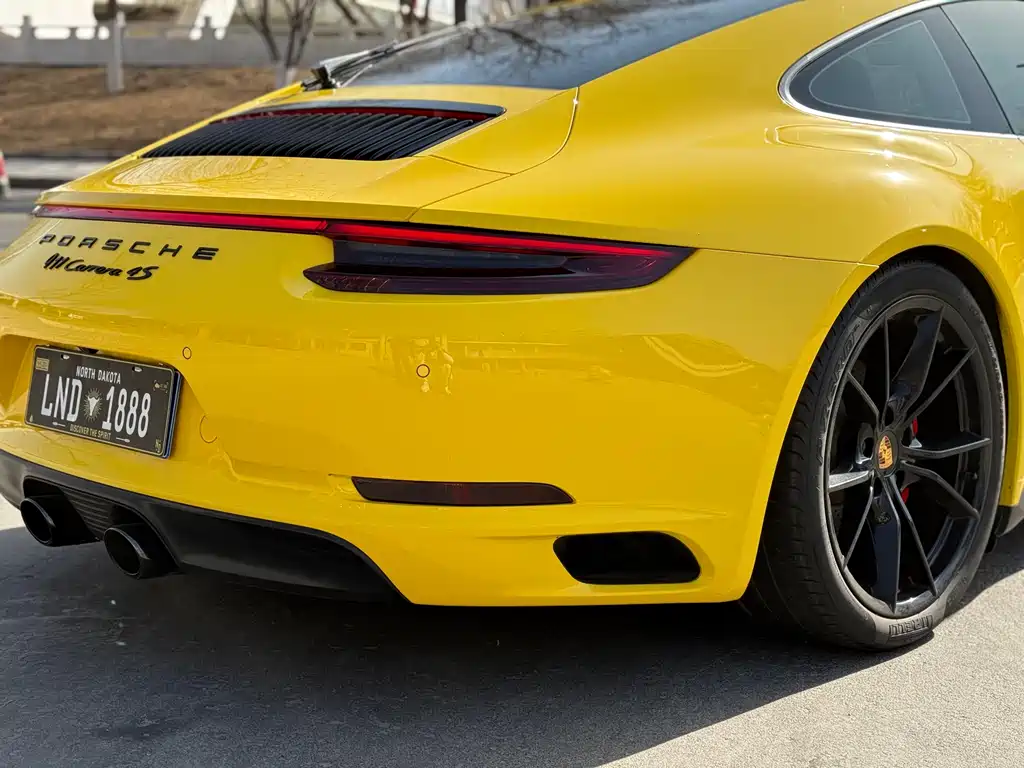 Porsche 911 2018 — фото 16