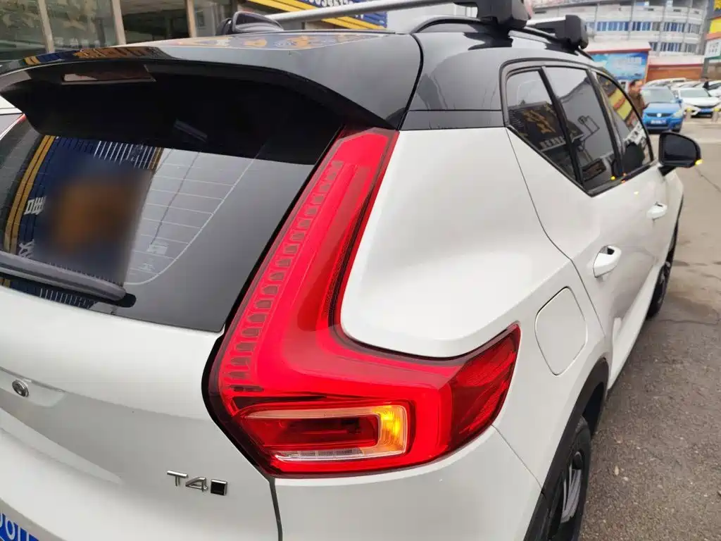 Volvo XC40 2020 — фото 24
